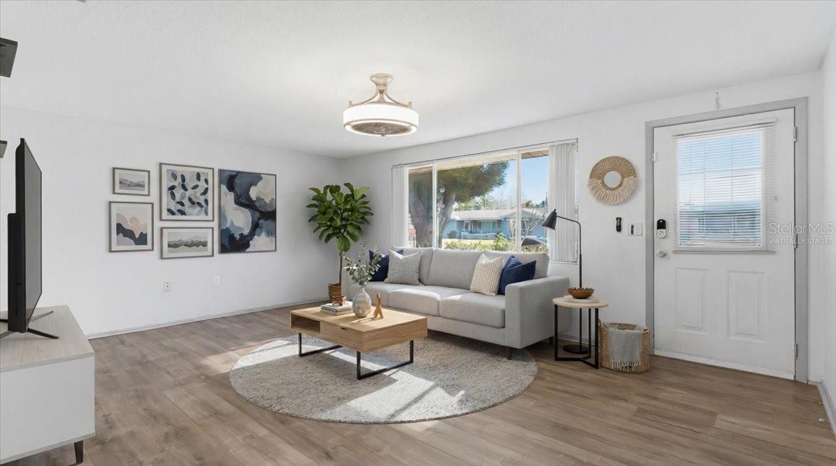 Image 4 of 33 For 10921 Manchester Road