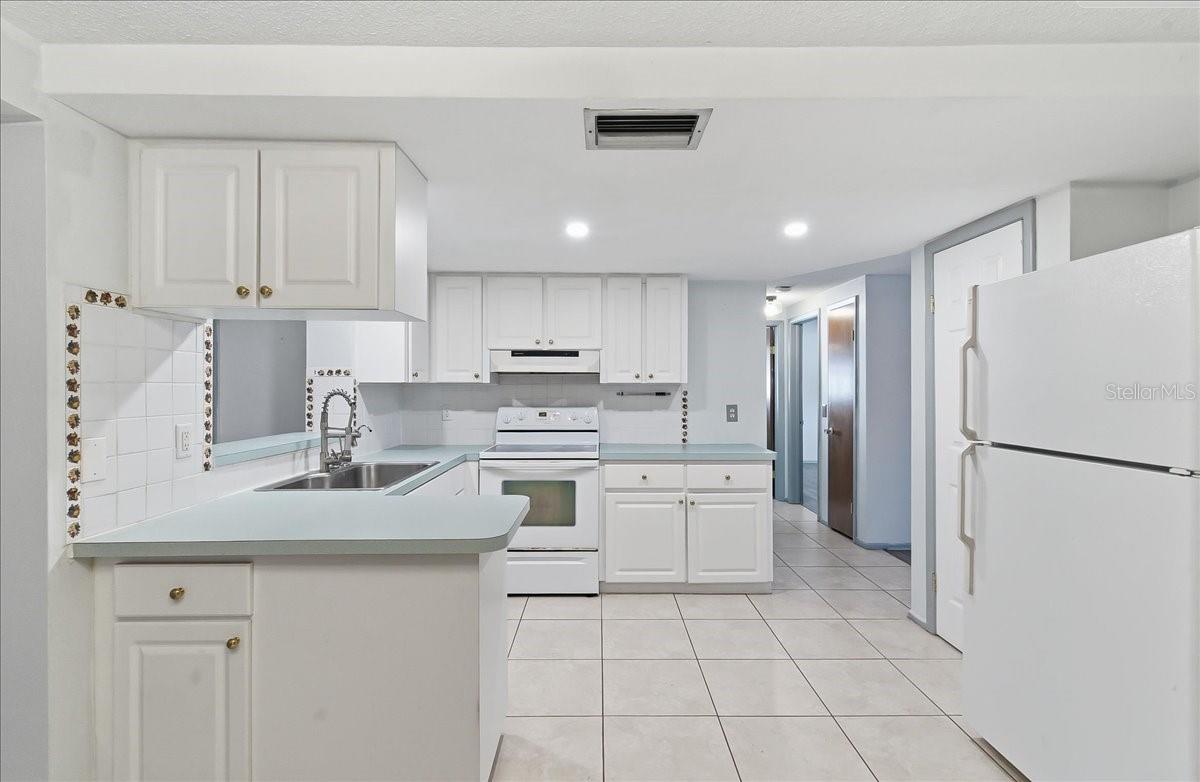 Image 9 of 33 For 10921 Manchester Road