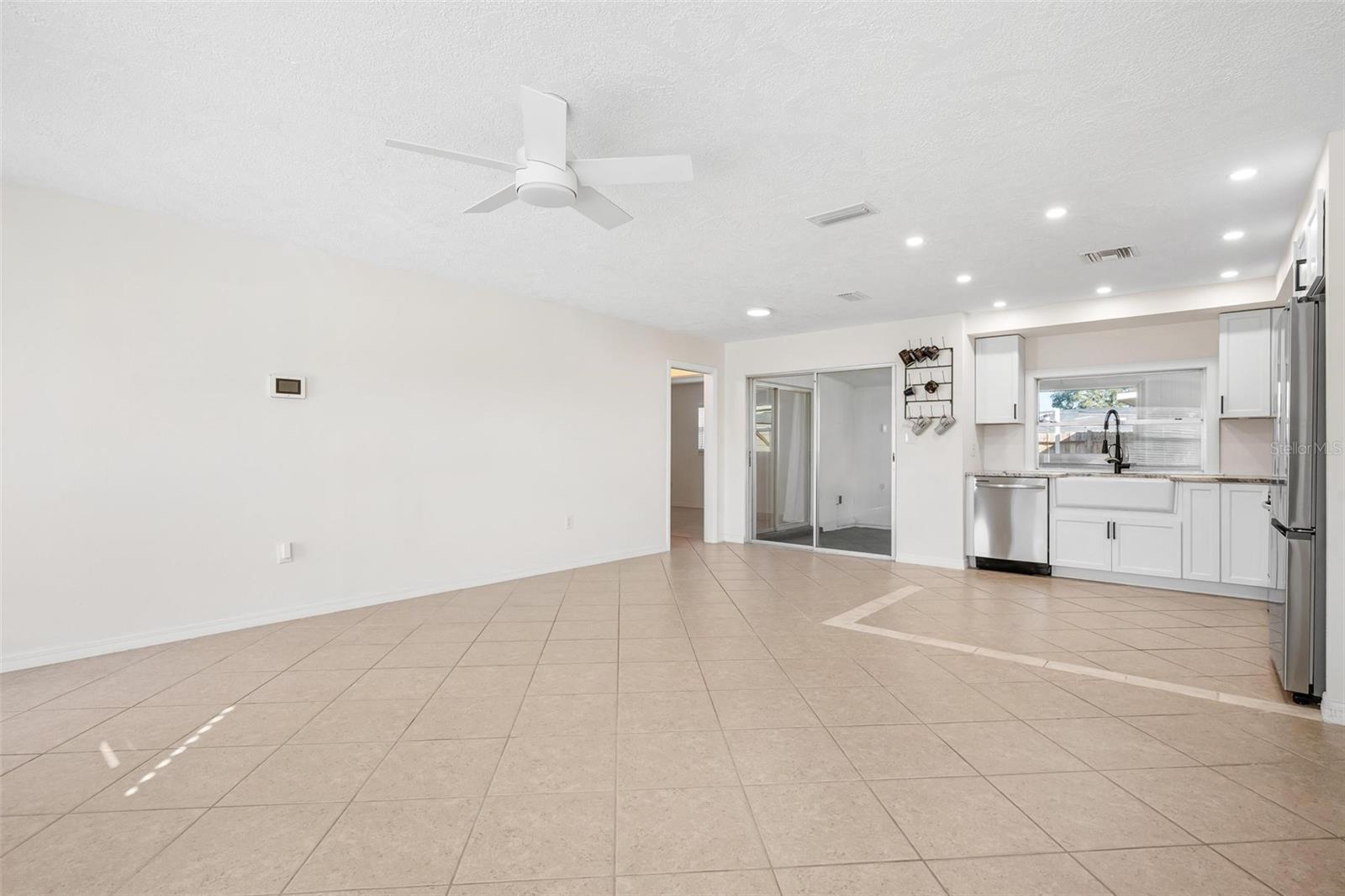 Image 11 of 29 For 2806 Oxford Drive W