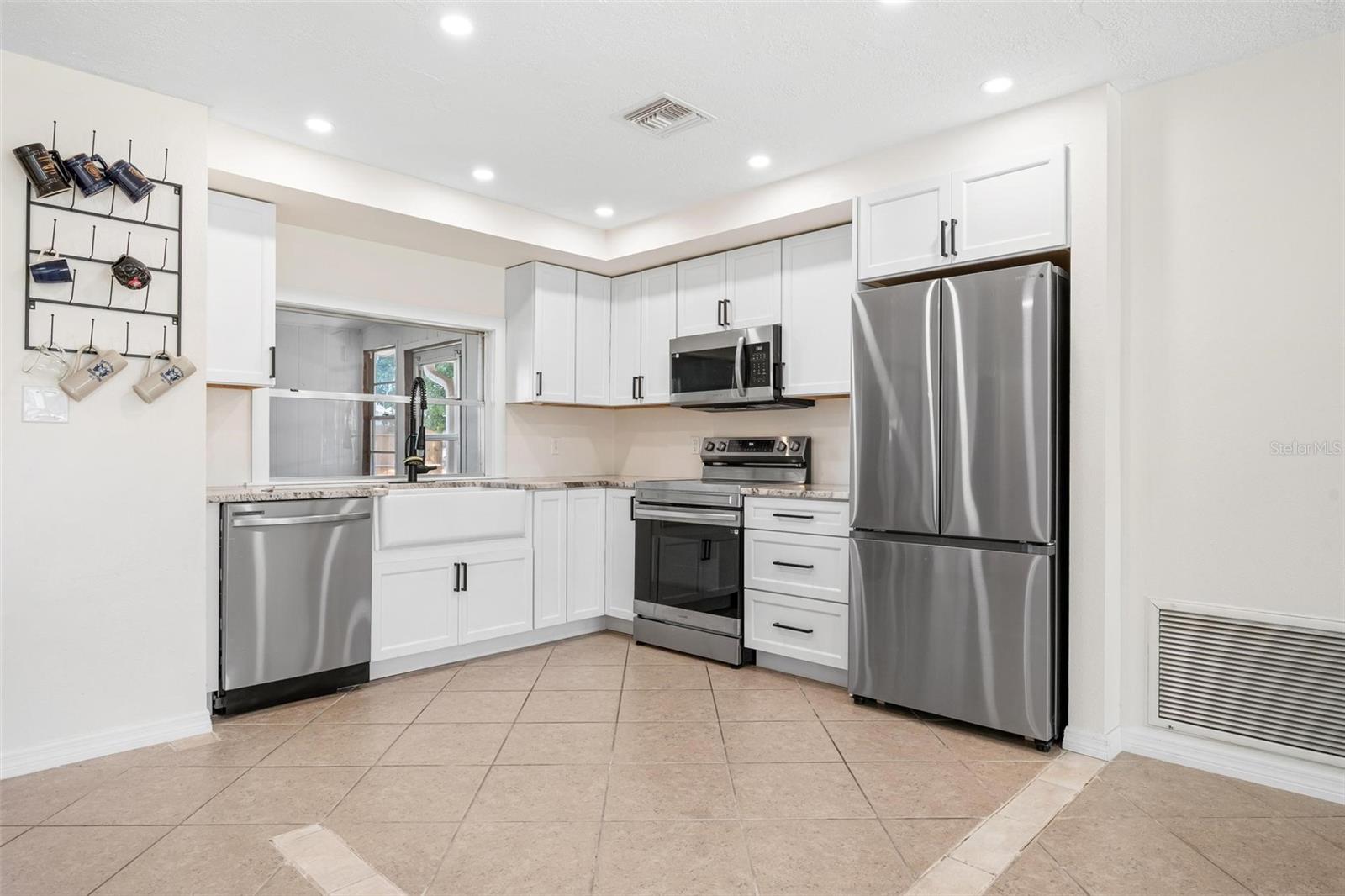 Image 12 of 29 For 2806 Oxford Drive W