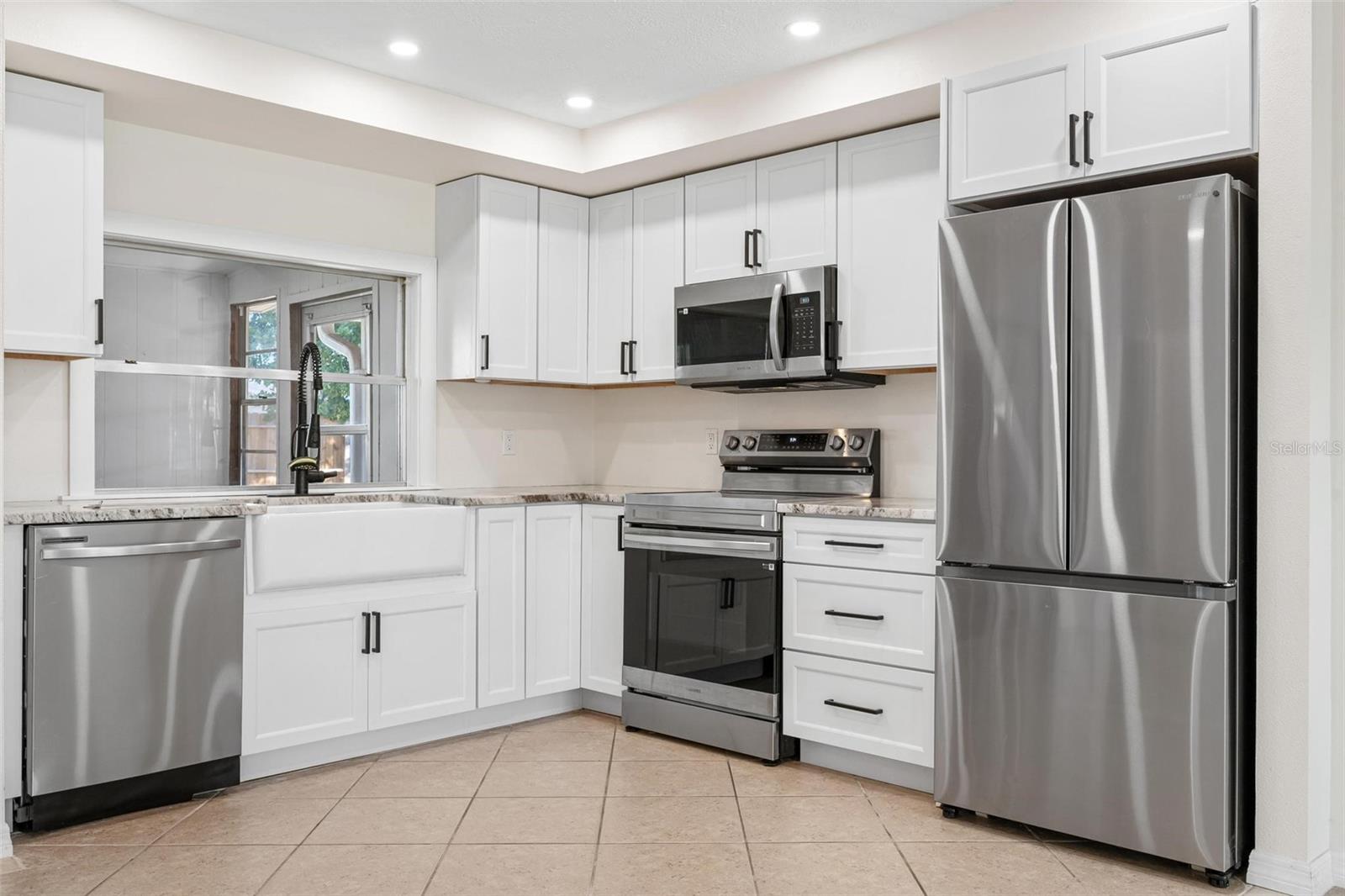 Image 13 of 29 For 2806 Oxford Drive W