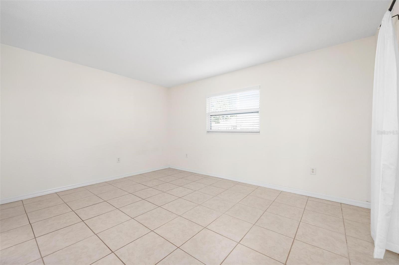 Image 15 of 29 For 2806 Oxford Drive W