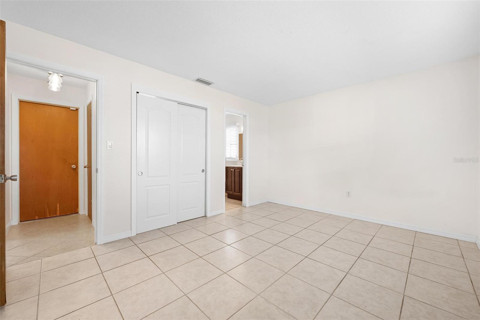 Image 16 of 29 For 2806 Oxford Drive W