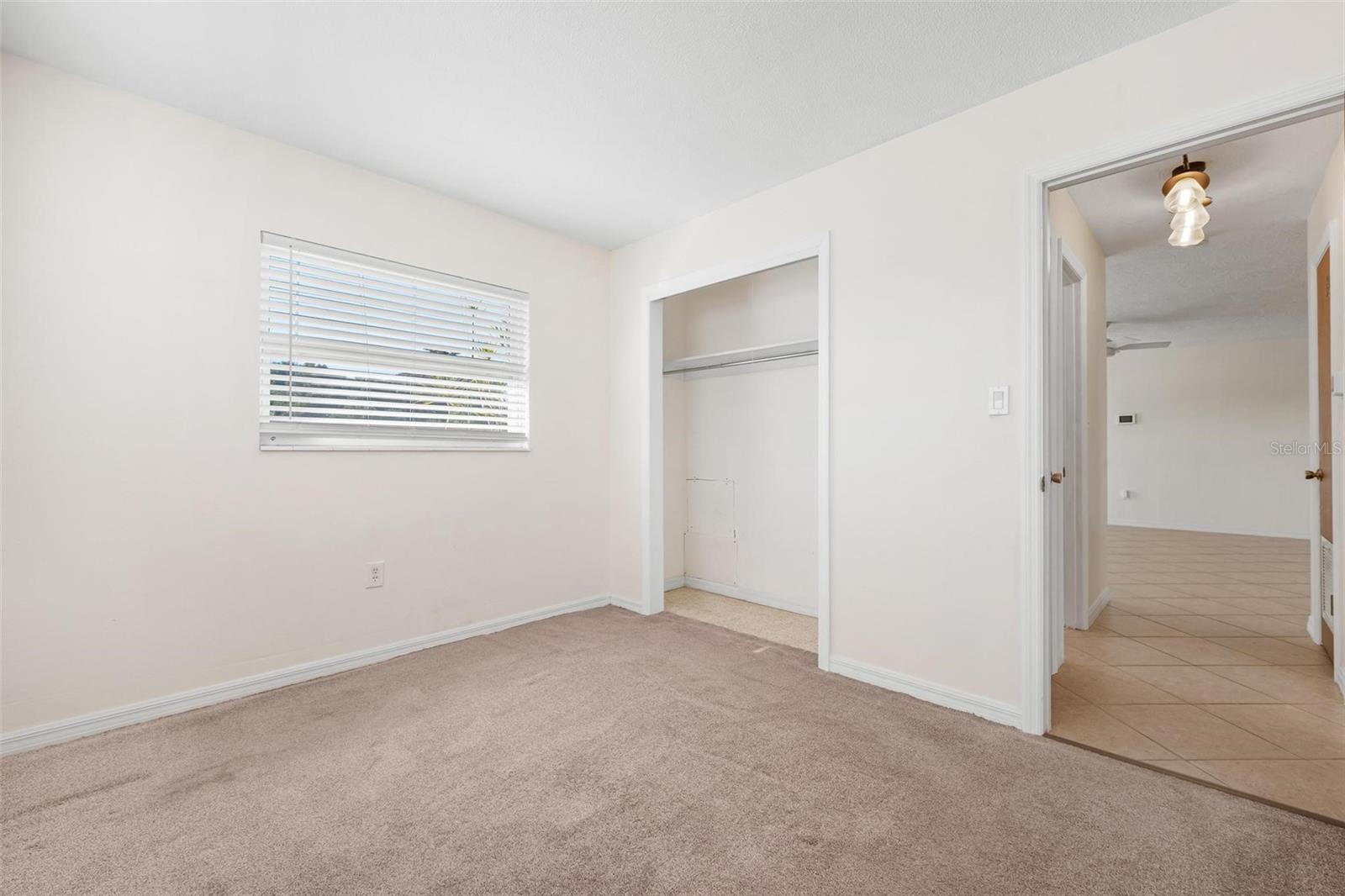 Image 23 of 29 For 2806 Oxford Drive W