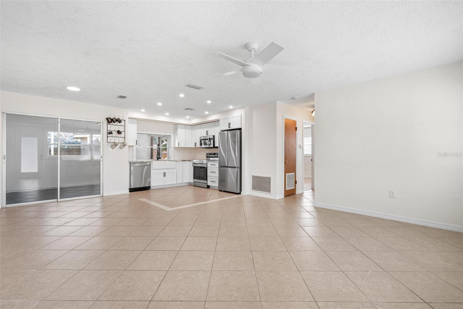 Image 5 of 29 For 2806 Oxford Drive W