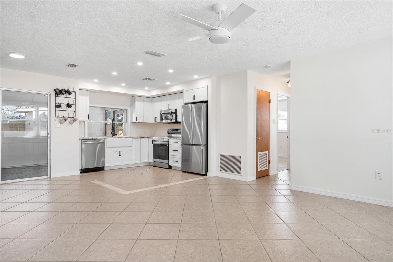 Image 6 of 29 For 2806 Oxford Drive W