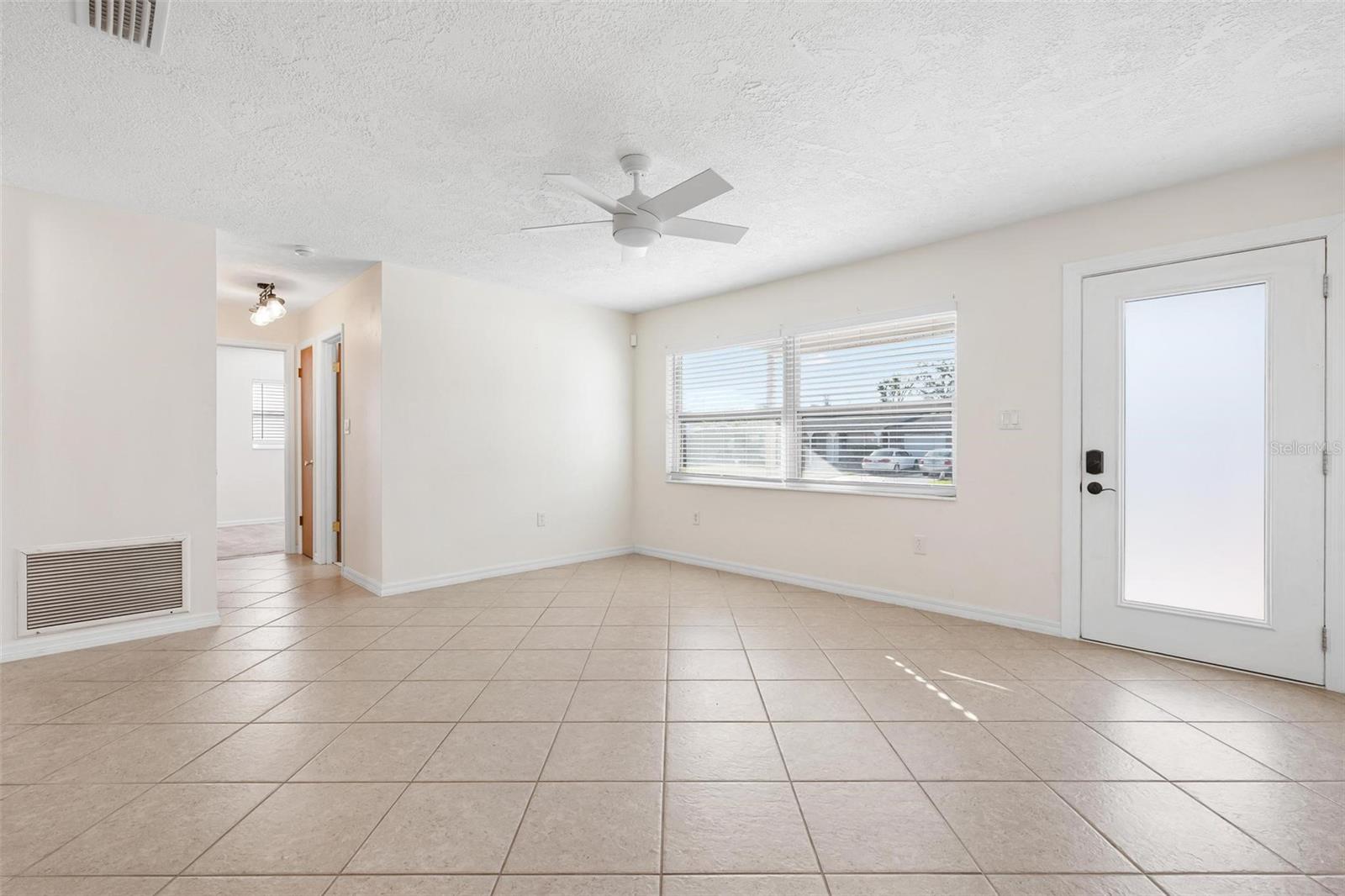 Image 8 of 29 For 2806 Oxford Drive W