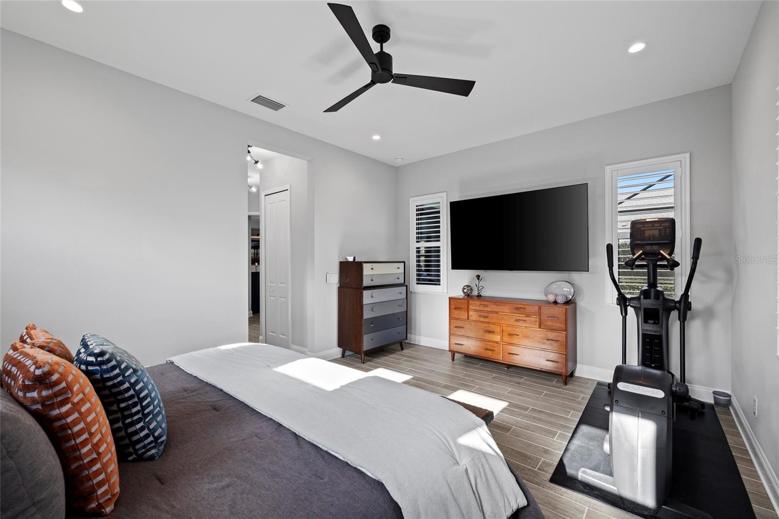 Image 20 of 54 For 13784 Old Creek Court