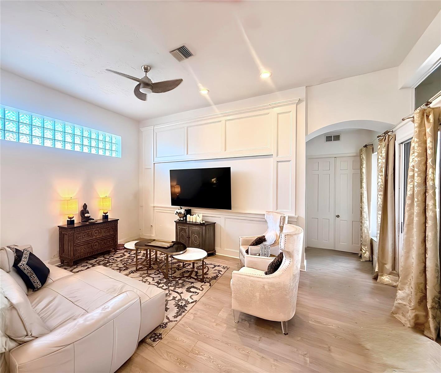 Image 18 of 31 For 405 Wellington Court