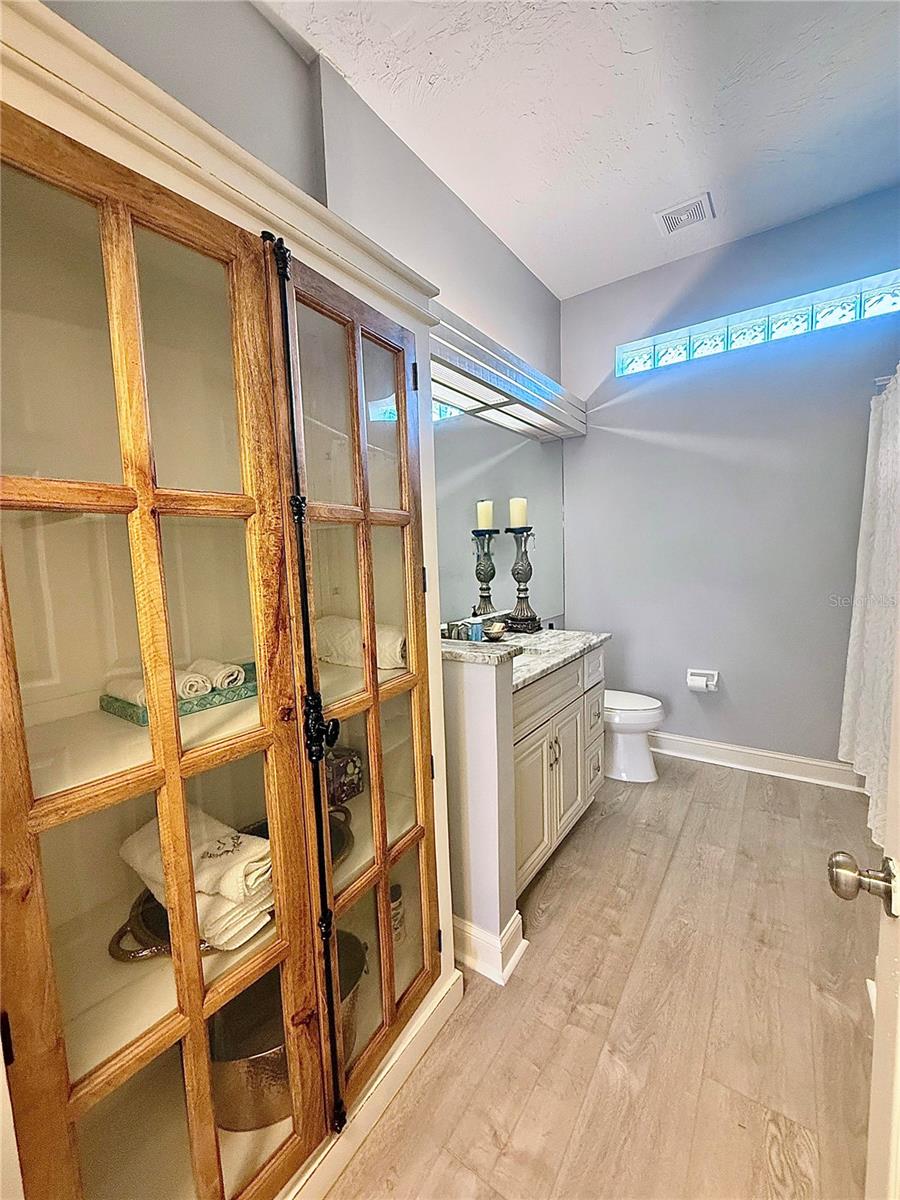 Image 22 of 31 For 405 Wellington Court