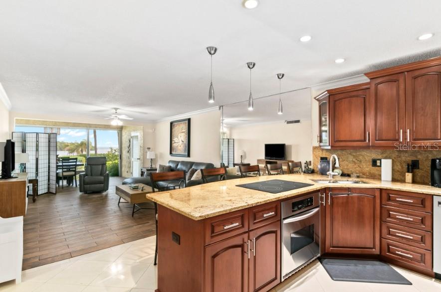 Image 9 of 30 For 605 Sutton Place 102