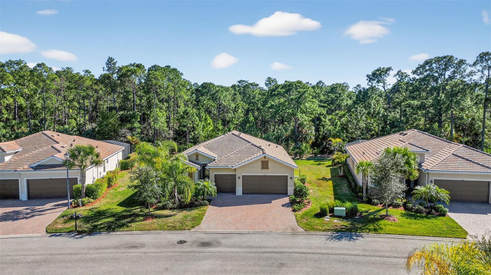 Image 4 of 89 For 17364 Walnut Run Drive