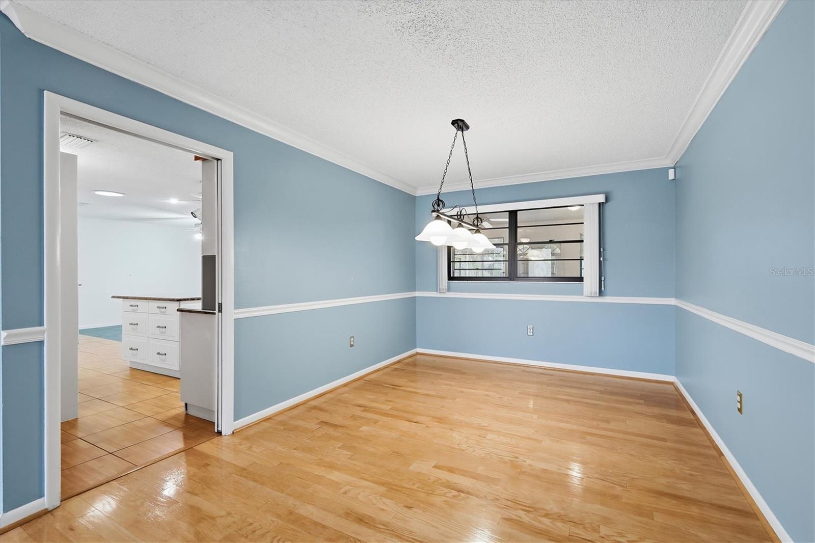 Image 11 of 41 For 4922 29th Ln E