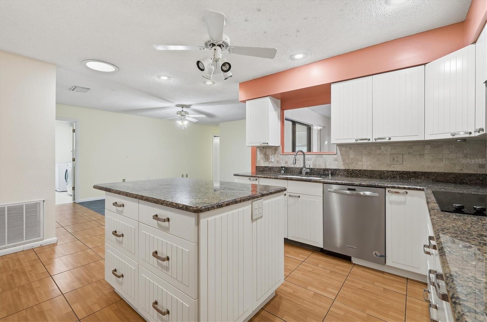 Image 14 of 41 For 4922 29th Ln E