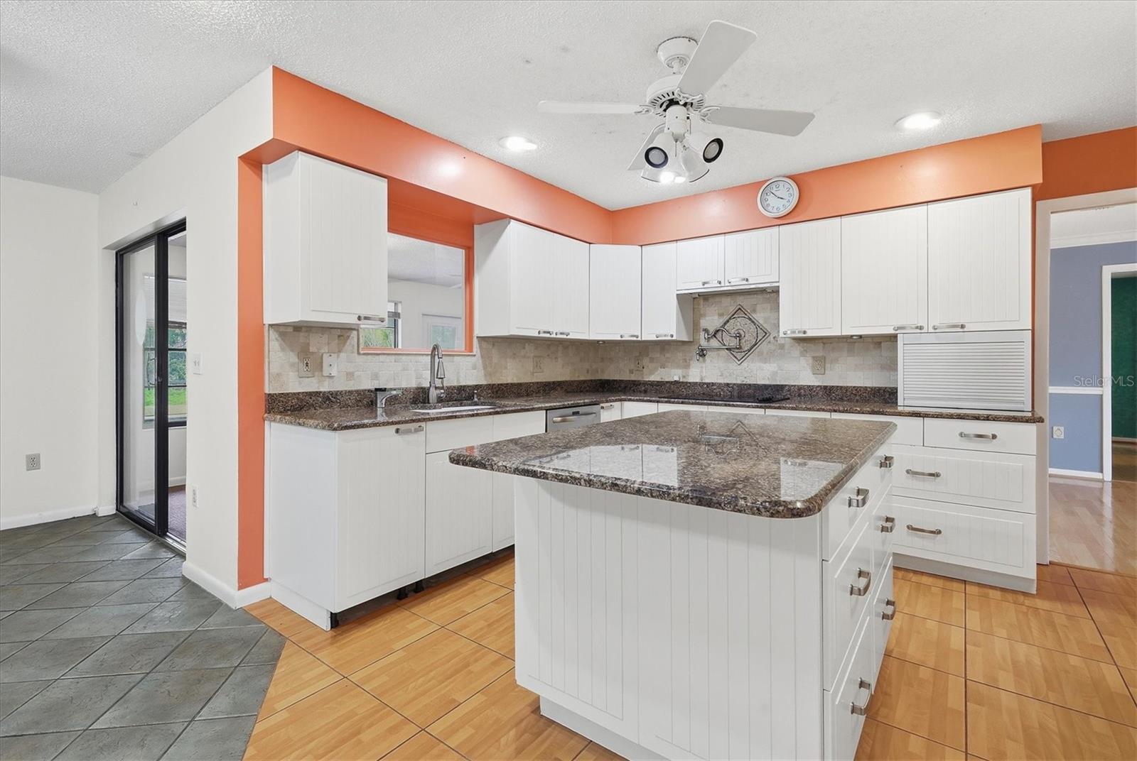 Image 15 of 41 For 4922 29th Ln E