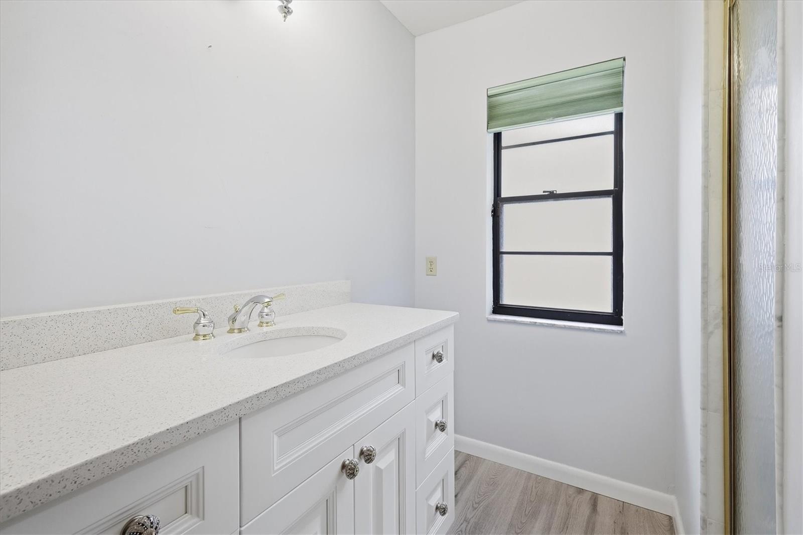 Image 23 of 41 For 4922 29th Ln E