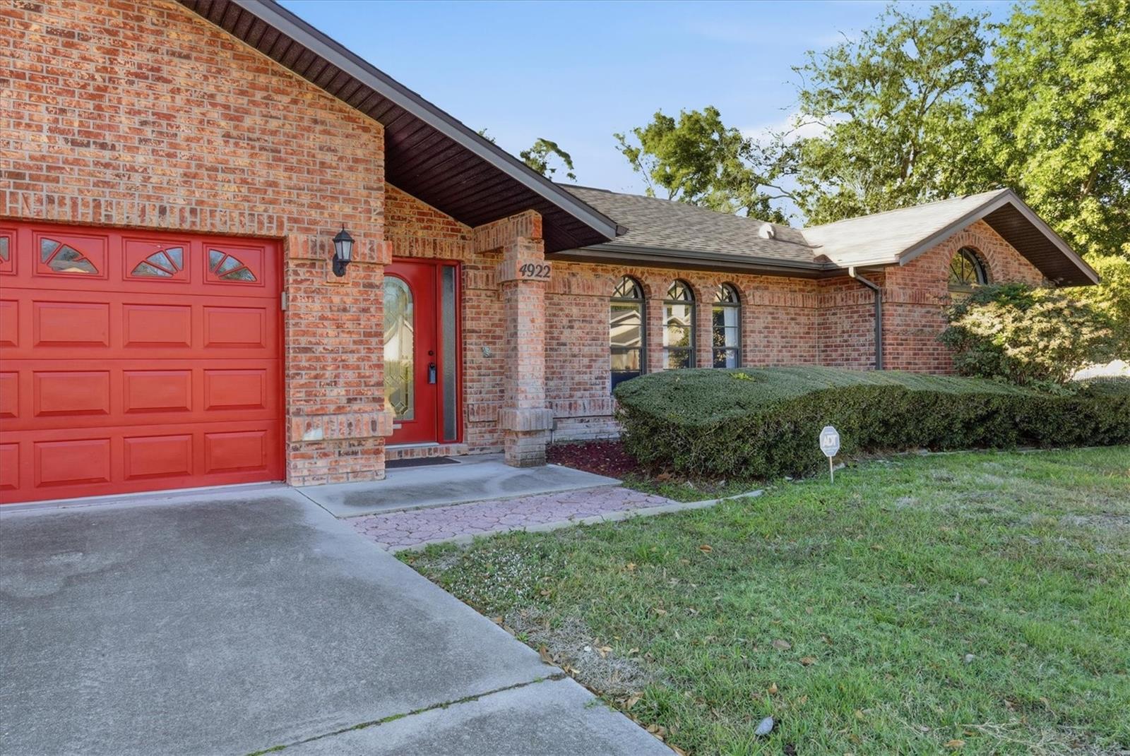 Image 4 of 41 For 4922 29th Ln E