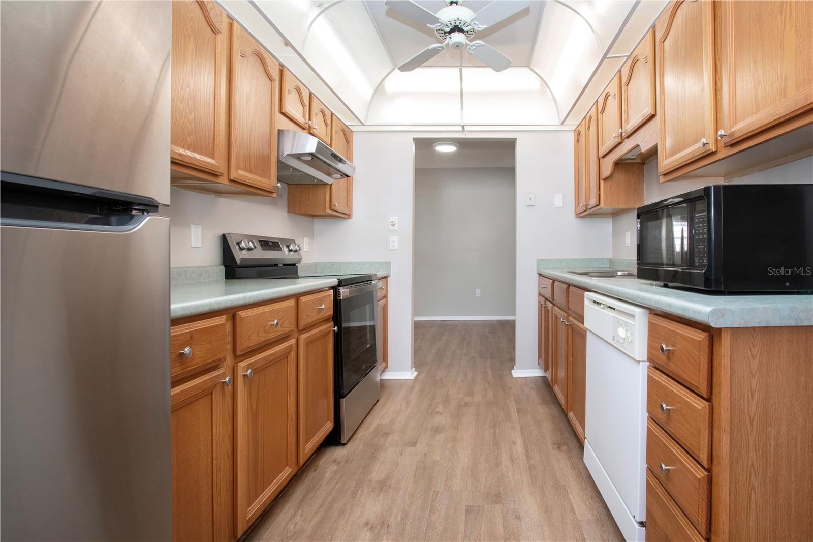 Image 18 of 65 For 802 Buttonwood Drive