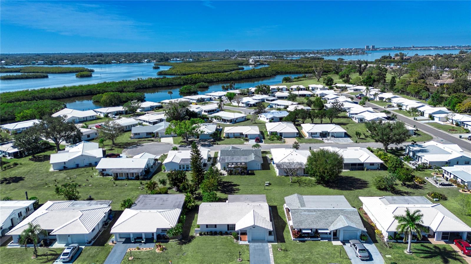 Image 4 of 65 For 802 Buttonwood Drive