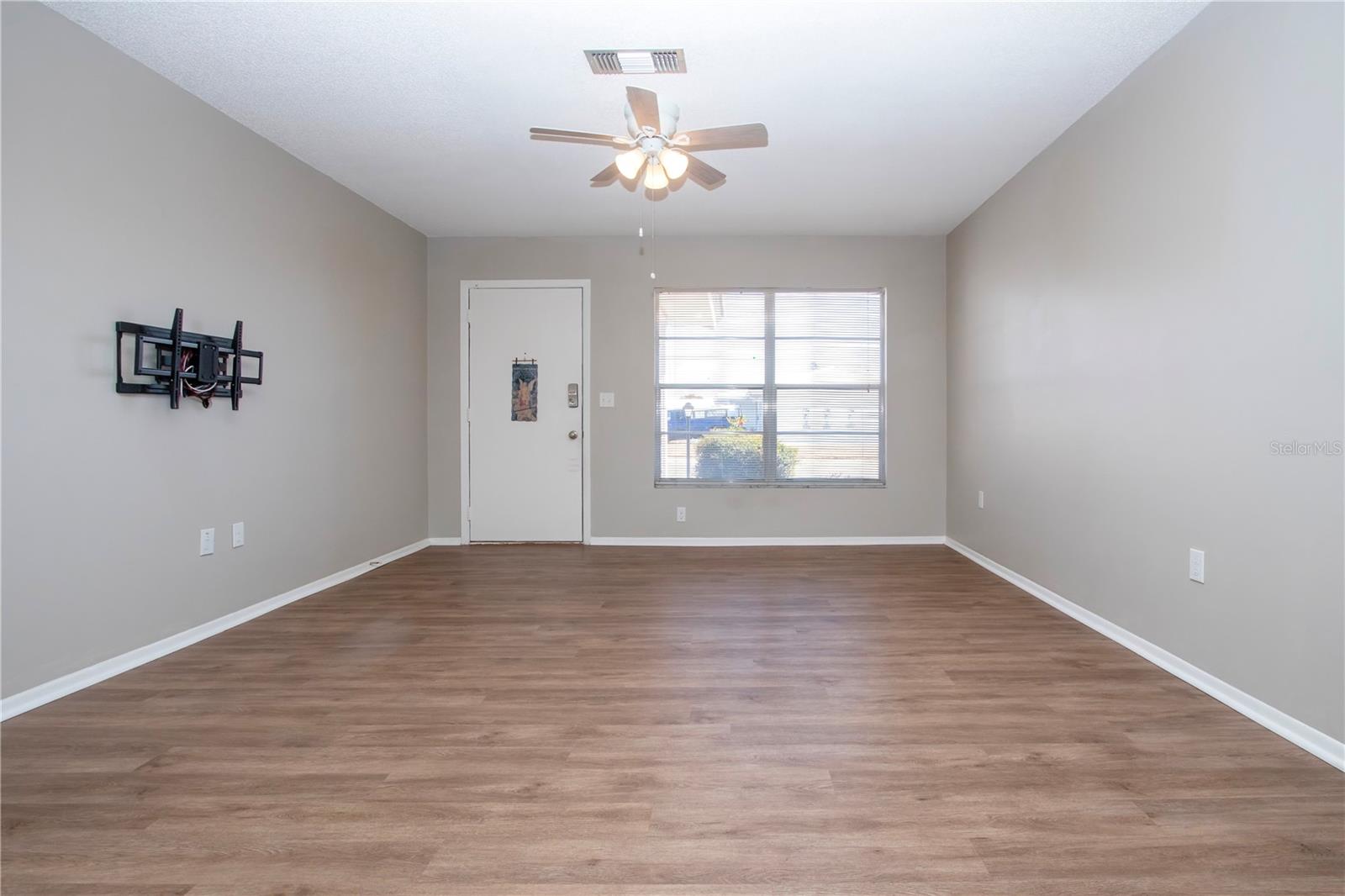 Image 7 of 65 For 802 Buttonwood Drive