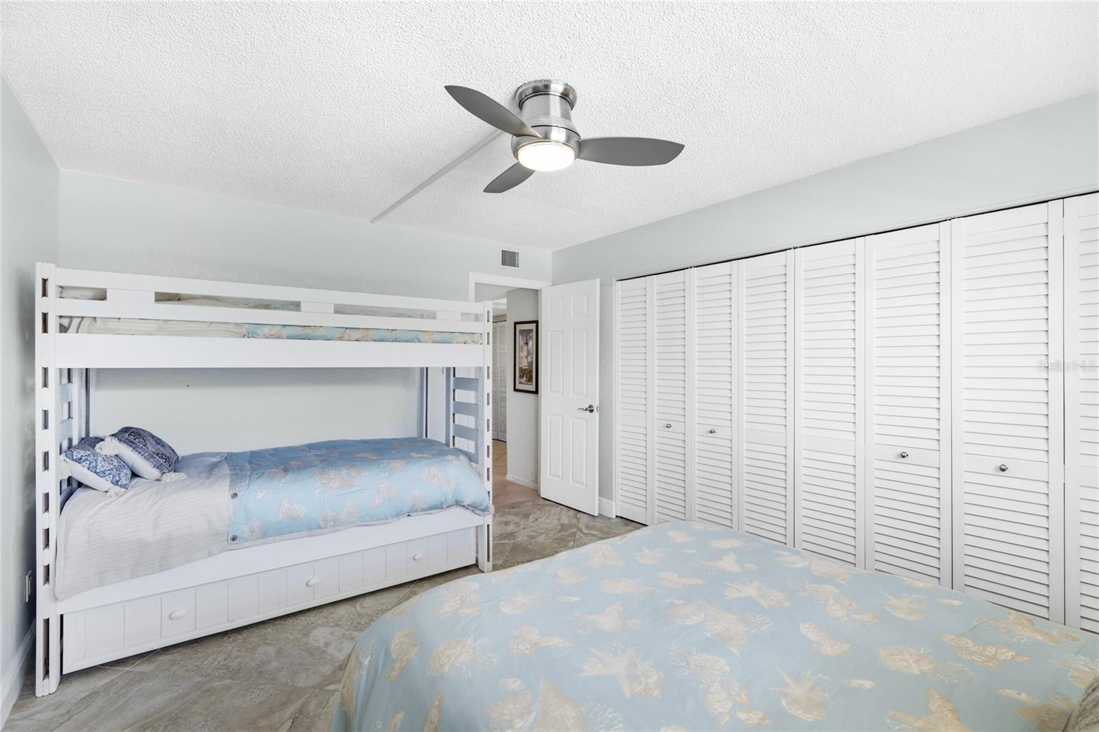 Image 19 of 45 For 8776 Midnight Pass Road C204