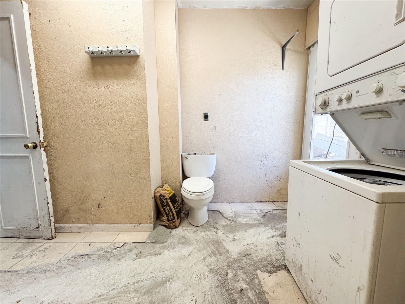 Image 18 of 26 For 1936 Allendale Avenue