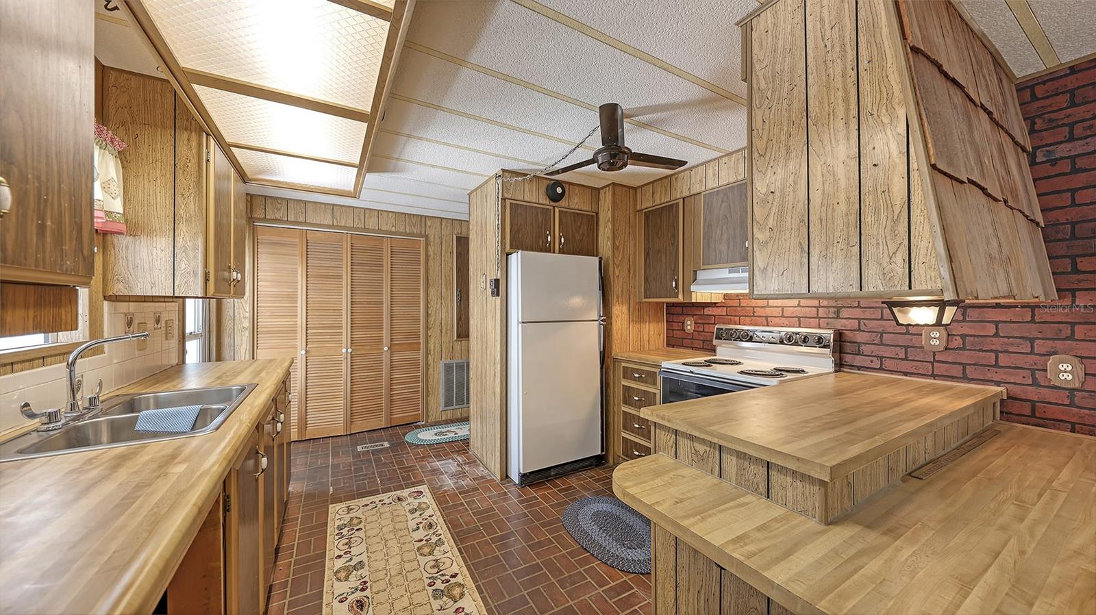 Image 10 of 44 For 203 50th Avenue Plaza E