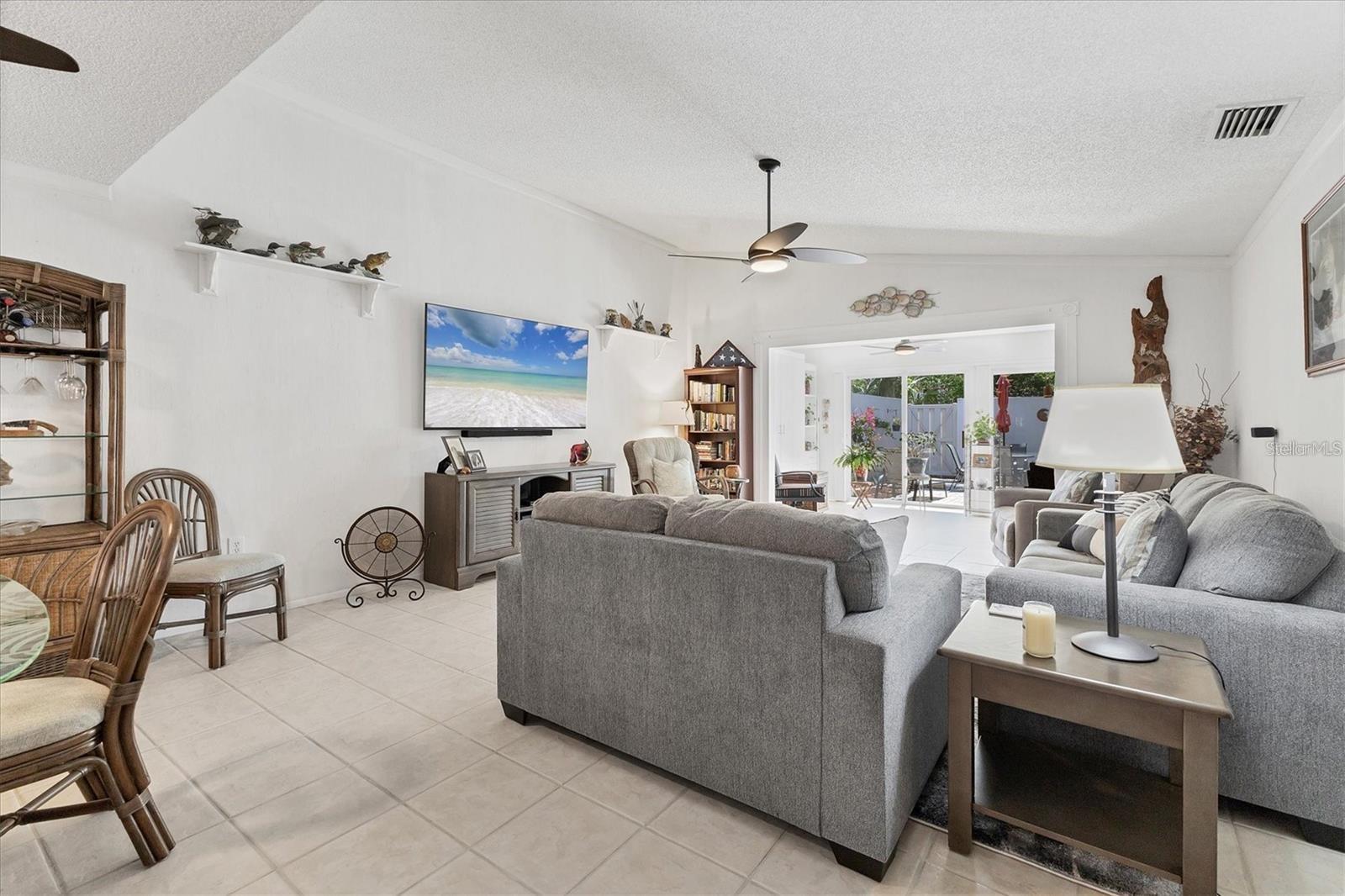 Image 14 of 43 For 6304 Pelican Drive