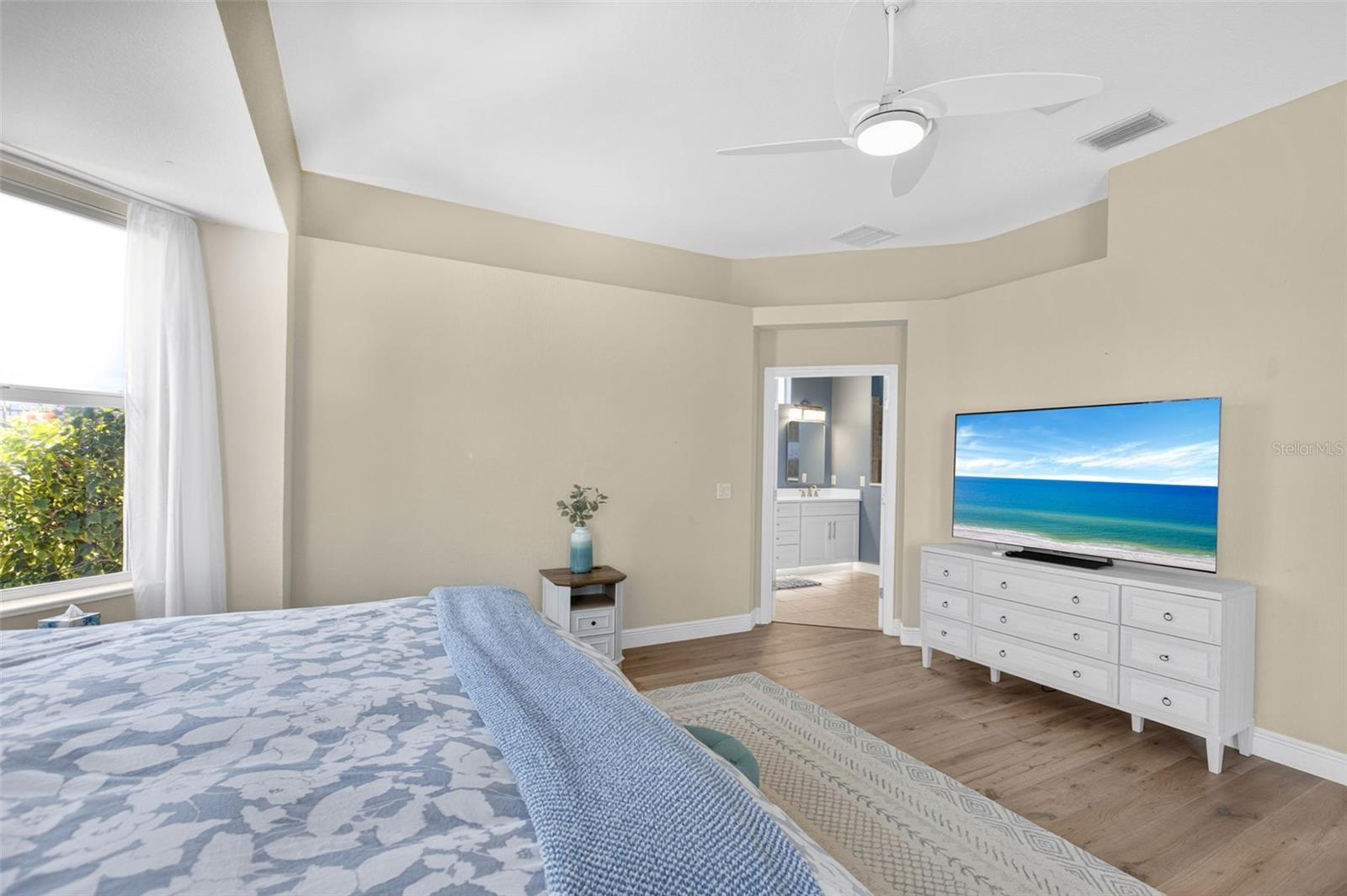 Image 31 of 52 For 107 Abercrombie Avenue