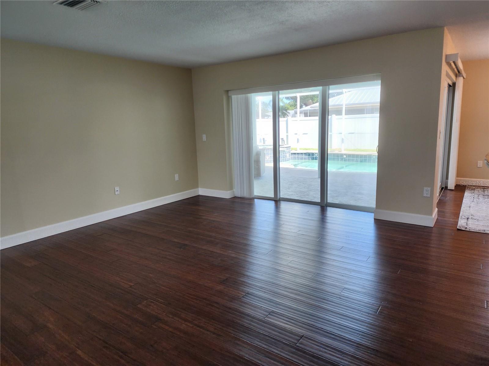 Image 9 of 25 For 1856 Woodhaven Circle