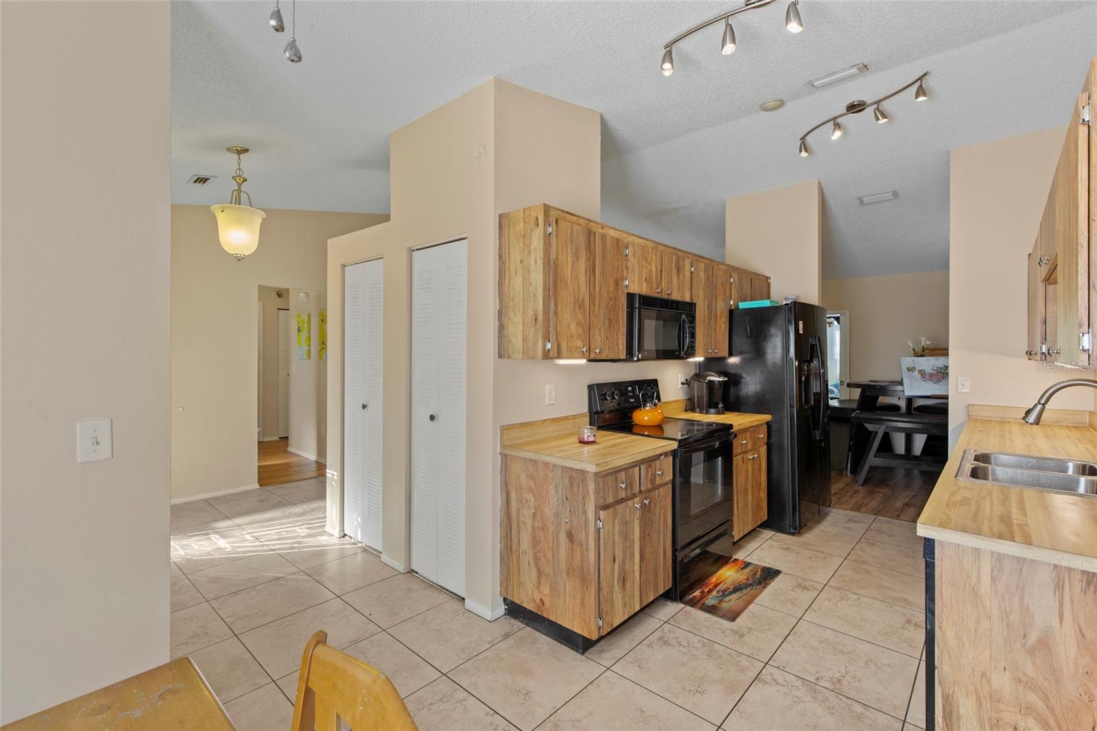 Image 13 of 40 For 3506 33rd Avenue W