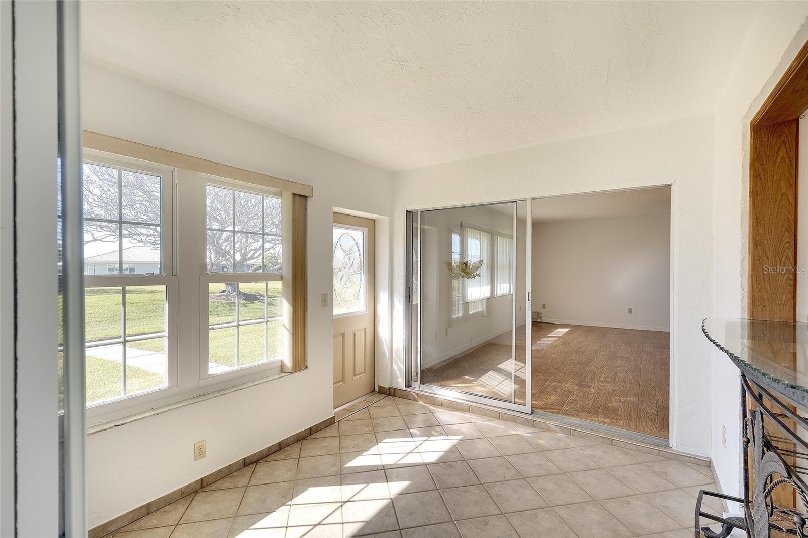 Image 14 of 28 For 6517 10th Avenue W