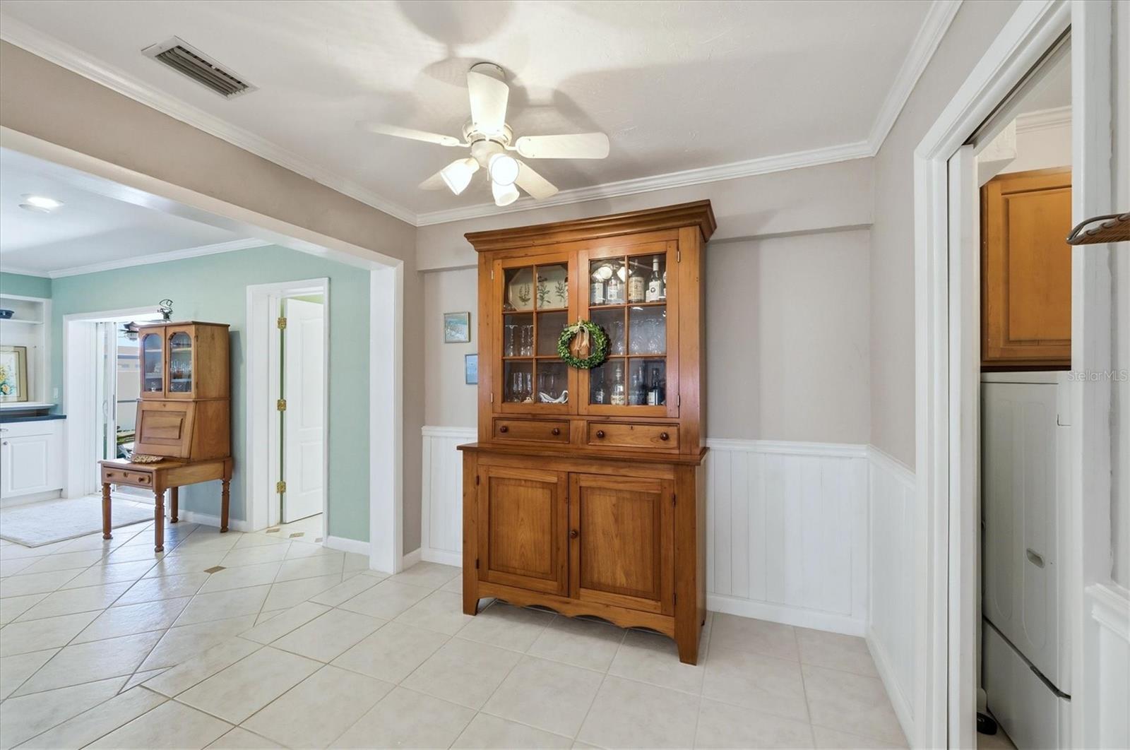 Image 16 of 75 For 405 Darling Drive