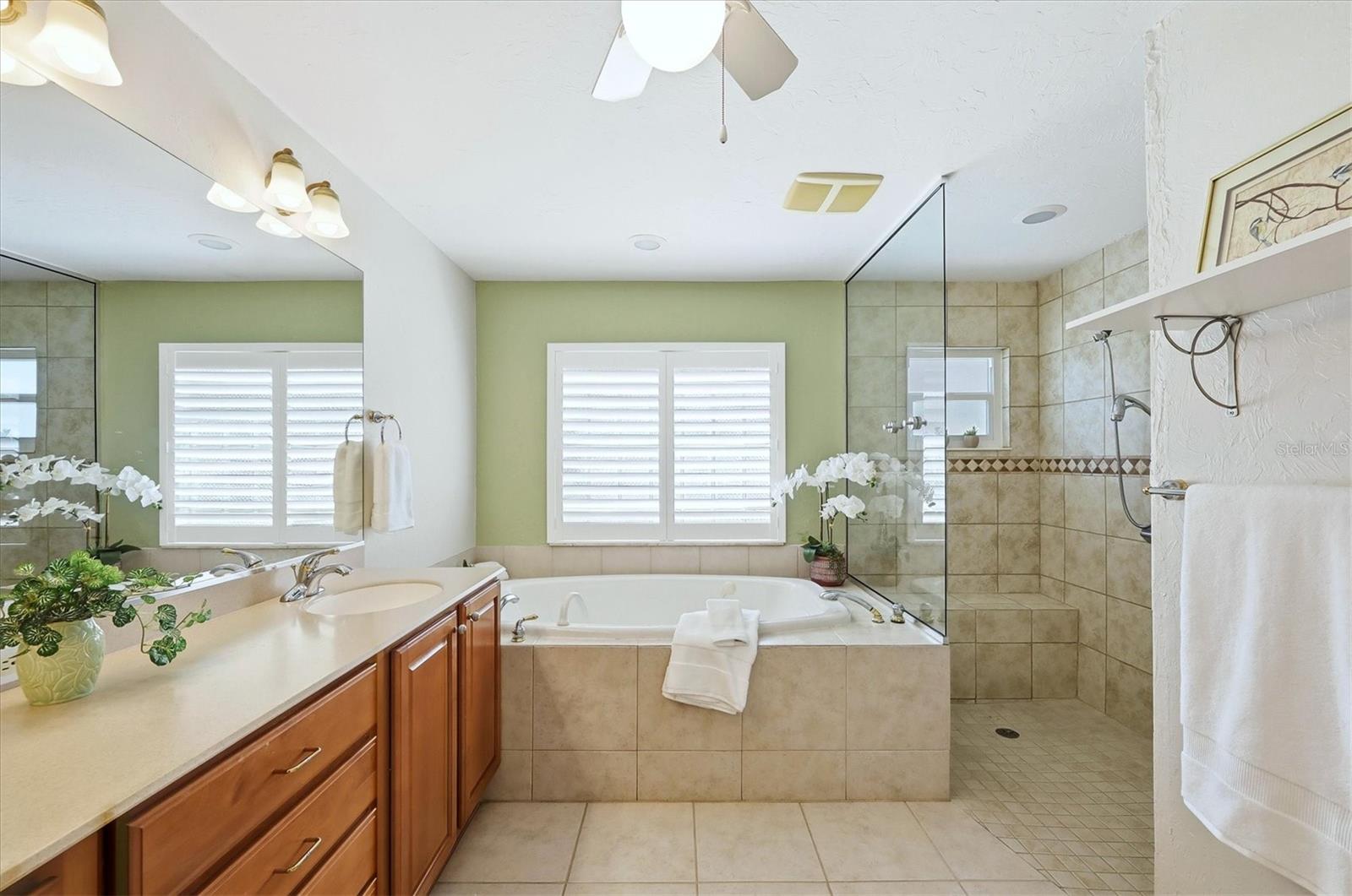 Image 23 of 75 For 405 Darling Drive