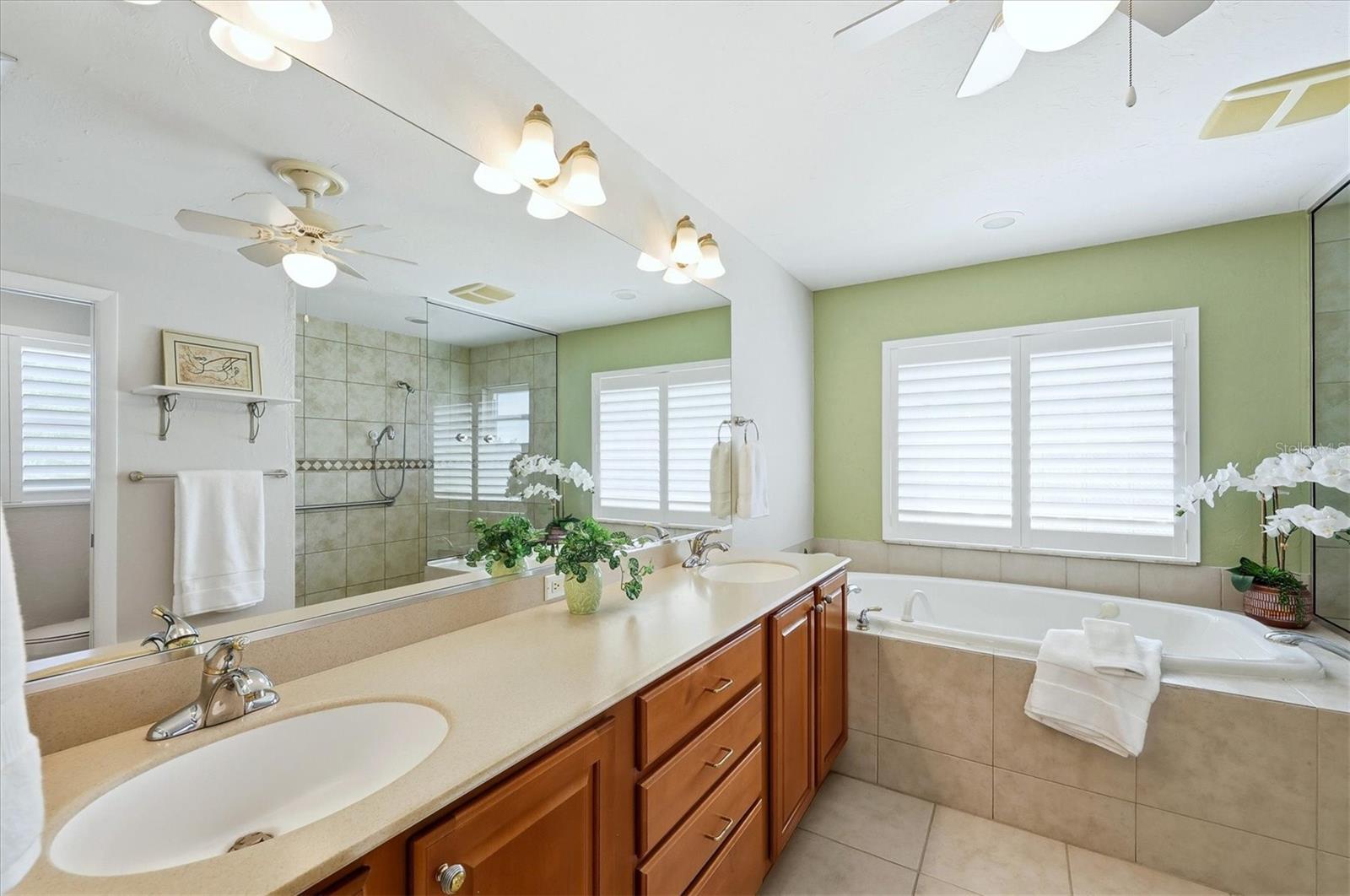 Image 24 of 75 For 405 Darling Drive