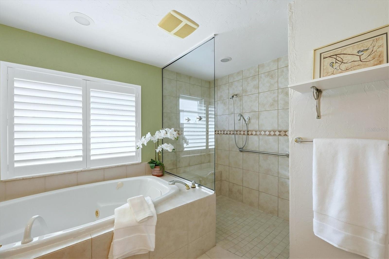 Image 25 of 75 For 405 Darling Drive