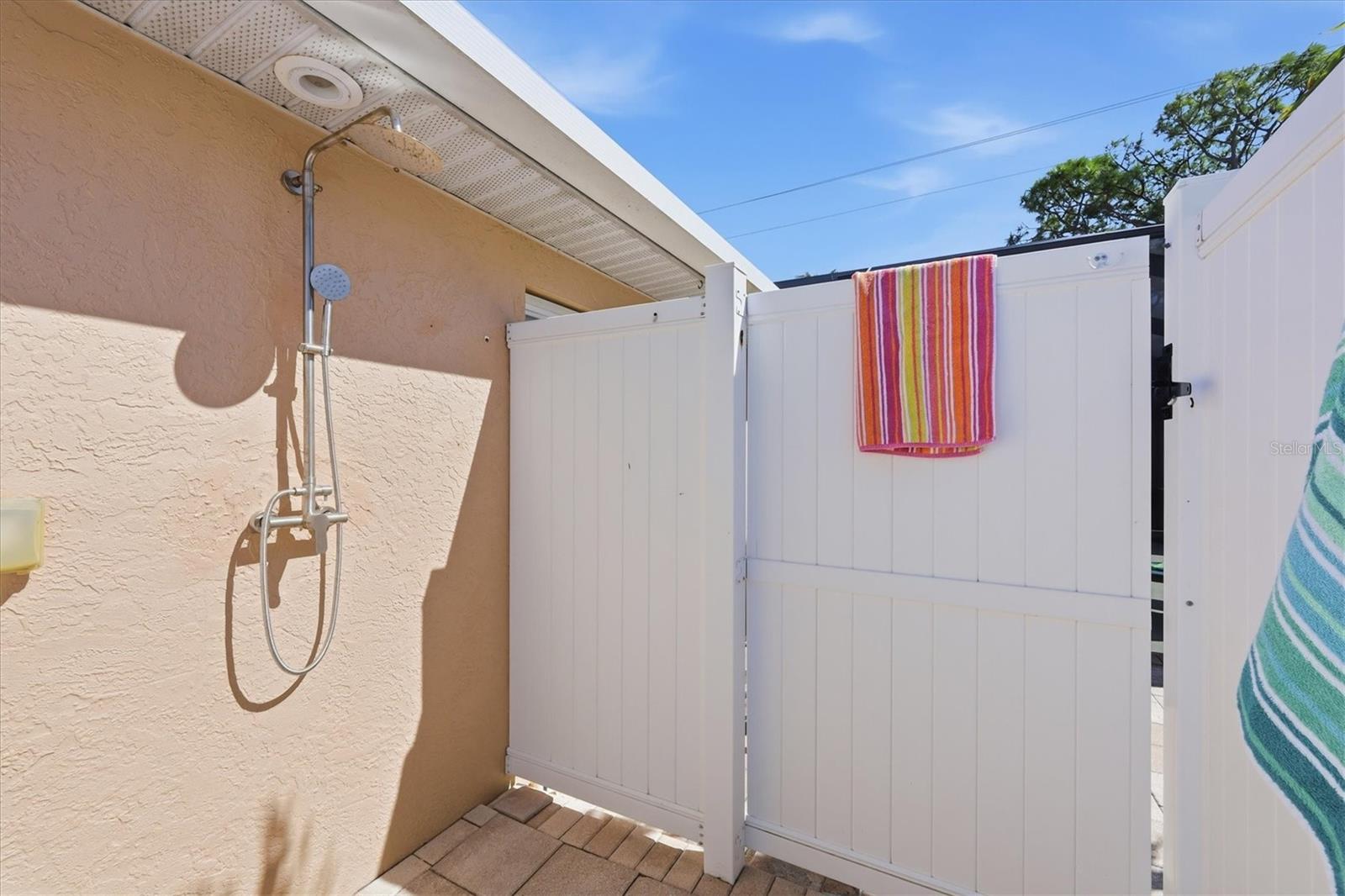 Image 42 of 75 For 405 Darling Drive