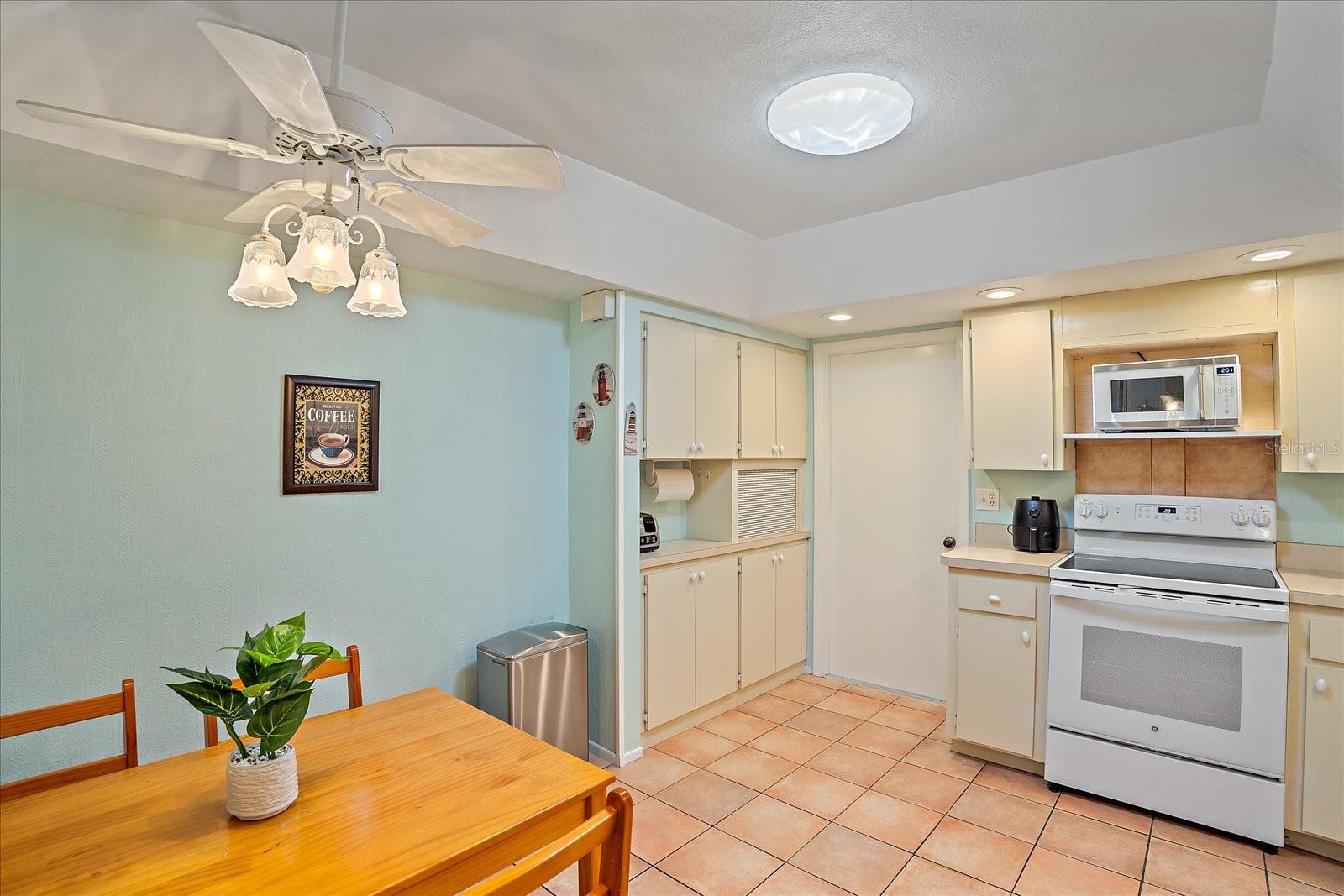 Image 12 of 33 For 6948 Country Club Drive N V-81