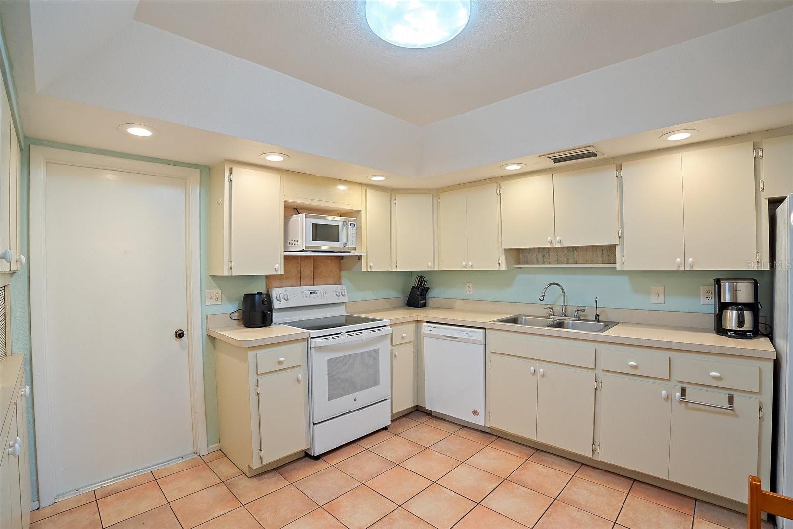 Image 13 of 33 For 6948 Country Club Drive N V-81