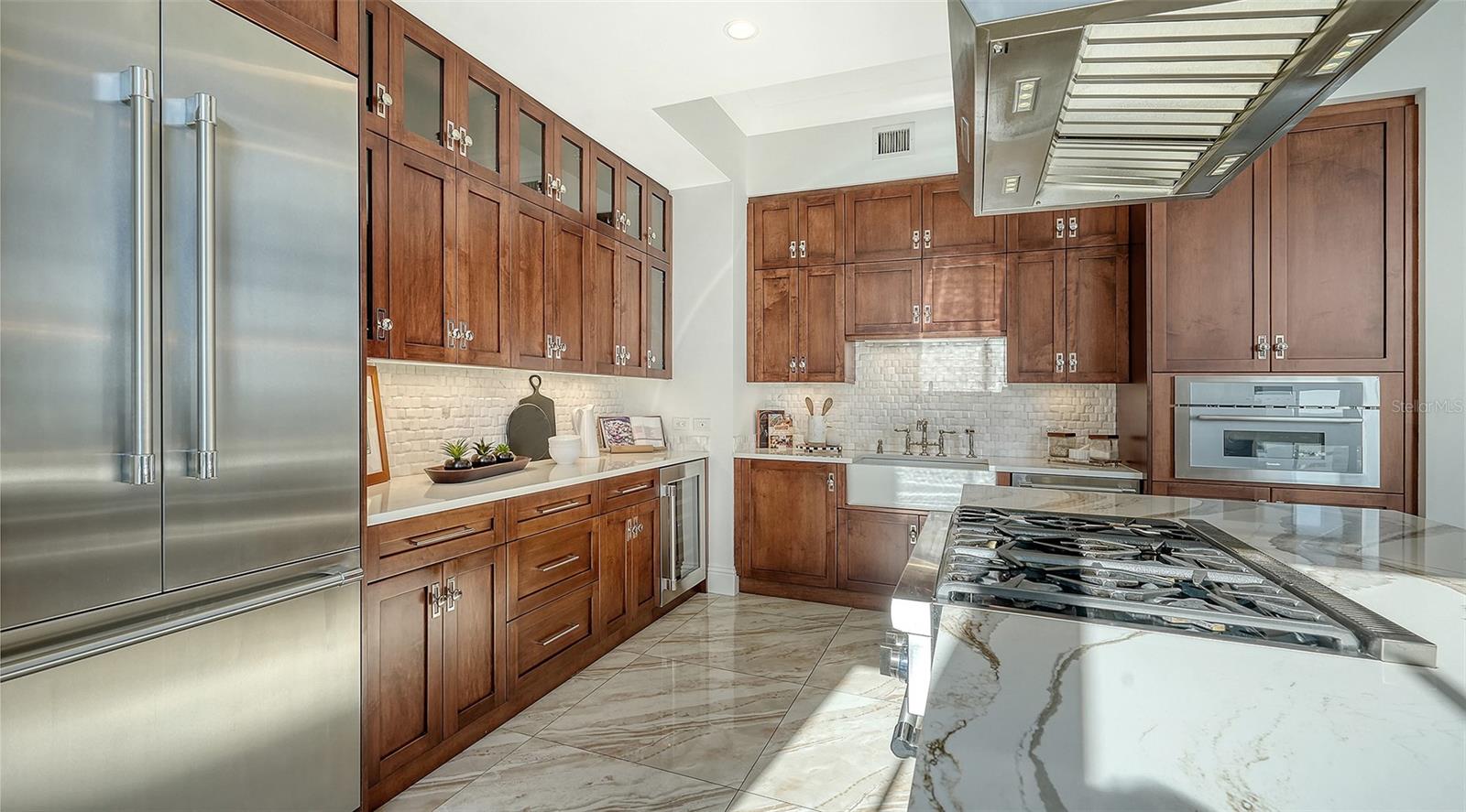 Image 10 of 51 For 1350 Main Street Ph-1701