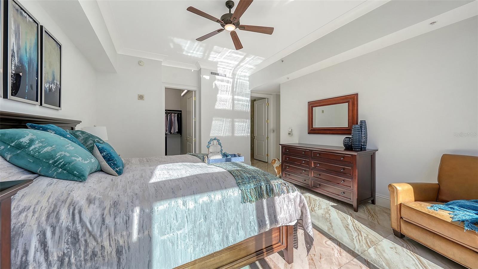 Image 15 of 51 For 1350 Main Street Ph-1701