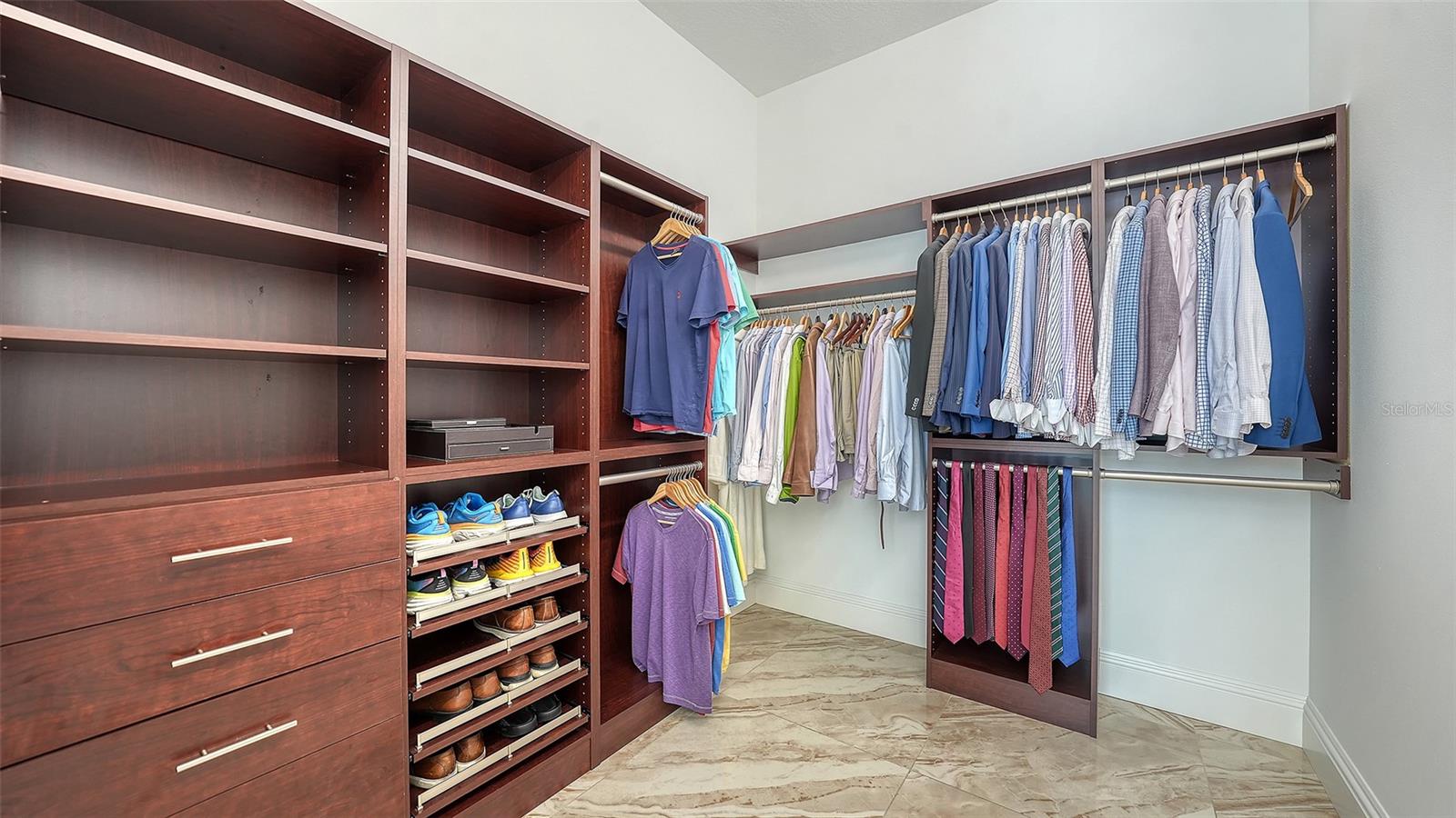 Image 16 of 51 For 1350 Main Street Ph-1701