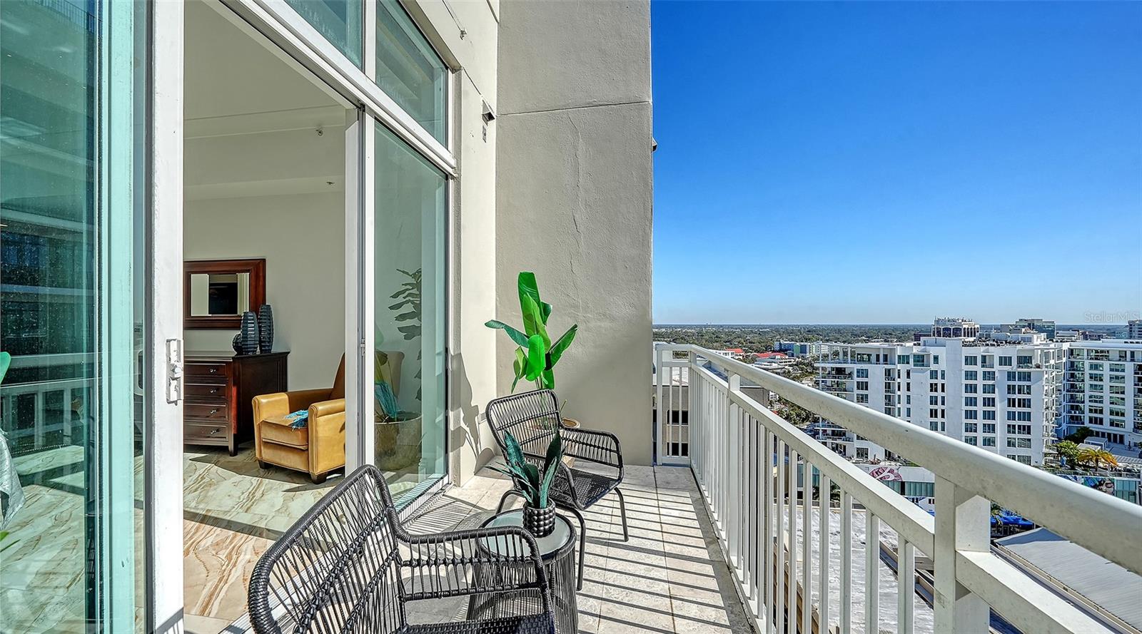 Image 17 of 51 For 1350 Main Street Ph-1701