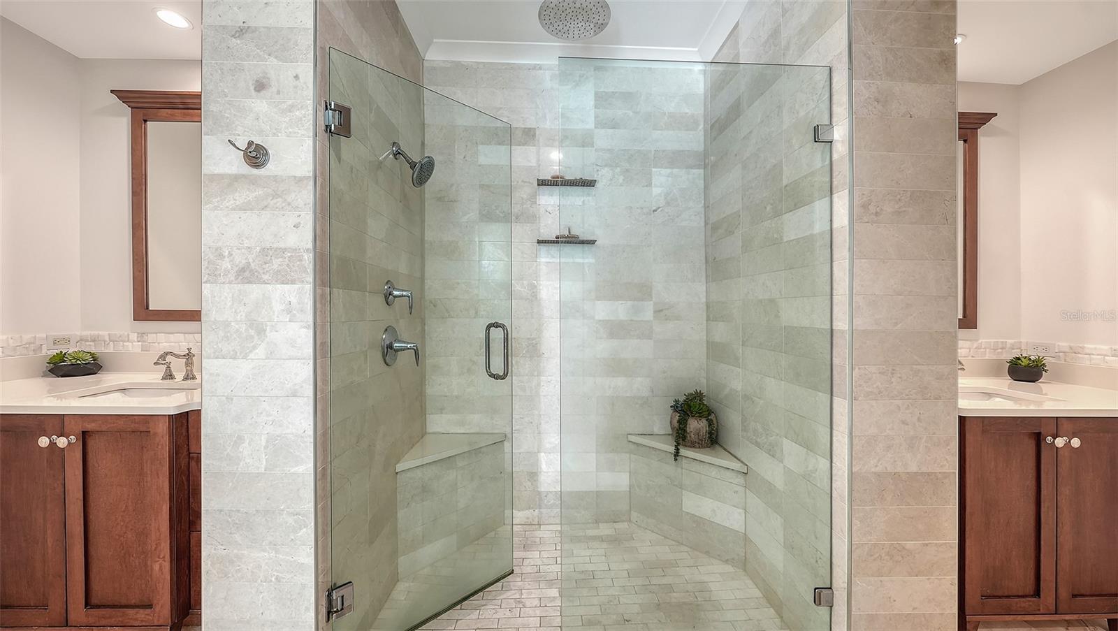 Image 18 of 51 For 1350 Main Street Ph-1701