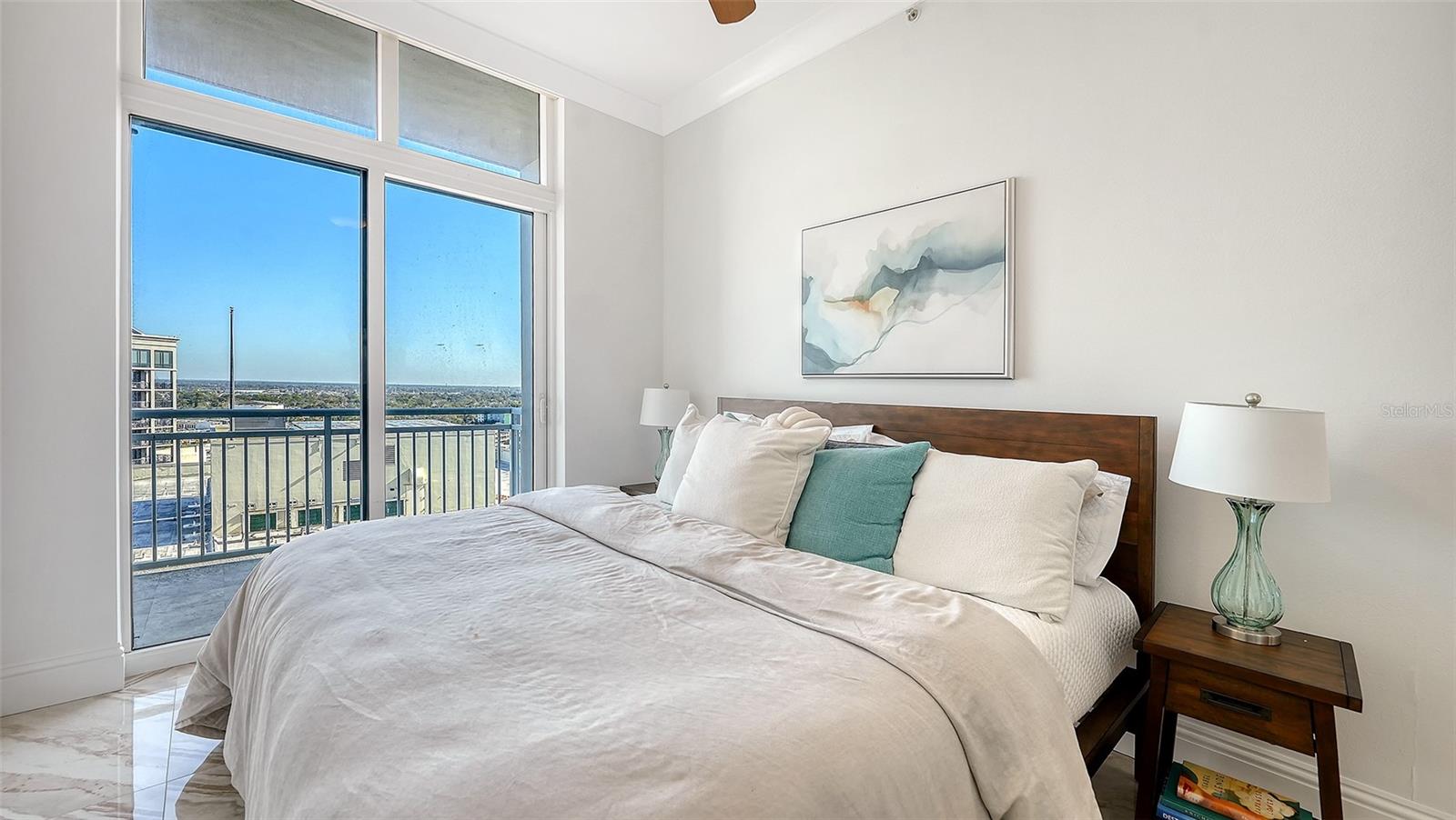 Image 19 of 51 For 1350 Main Street Ph-1701