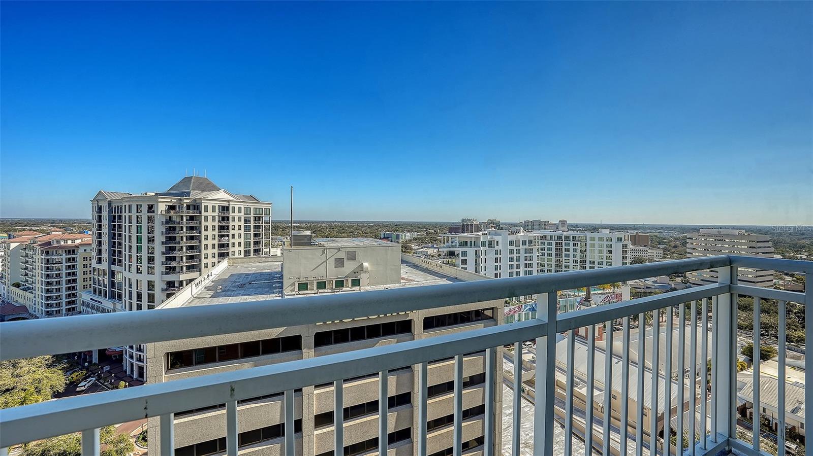 Image 21 of 51 For 1350 Main Street Ph-1701