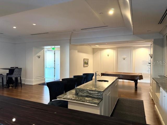 Image 36 of 51 For 1350 Main Street Ph-1701