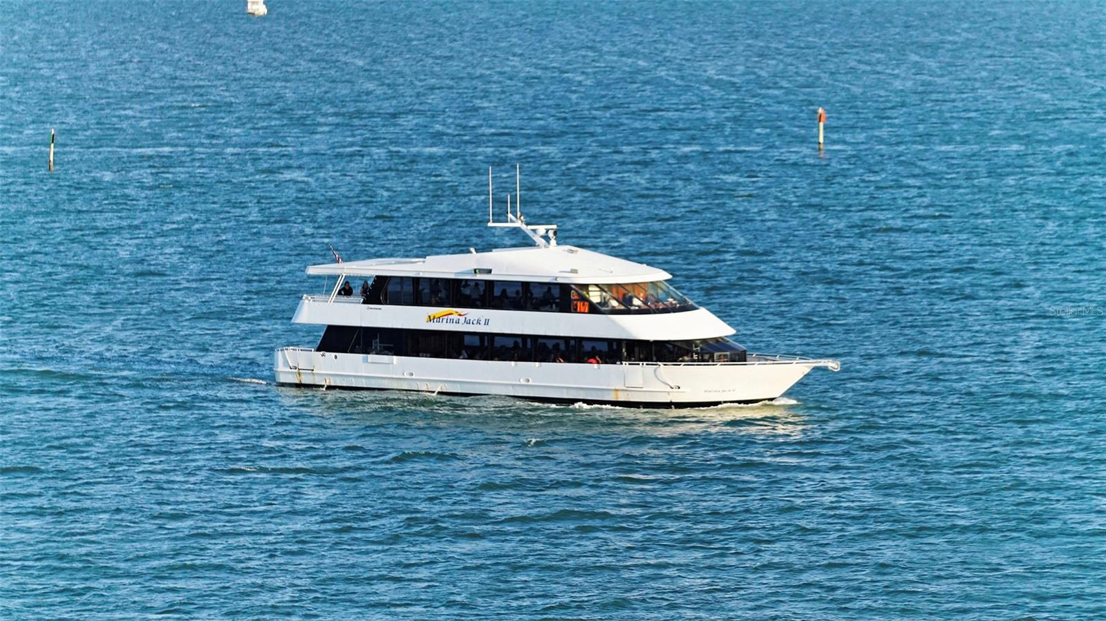 Image 44 of 51 For 1350 Main Street Ph-1701