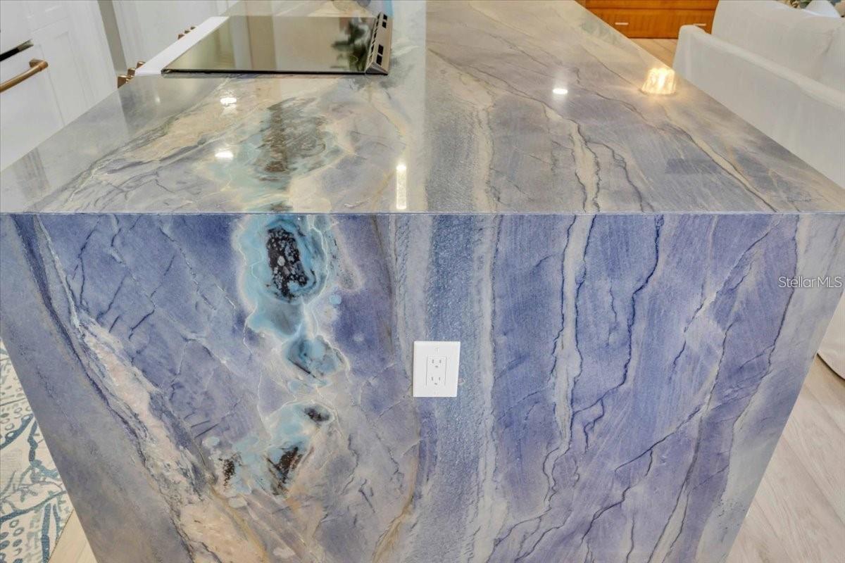 Image 7 of 56 For 1211 Gulf Of Mexico Drive 403