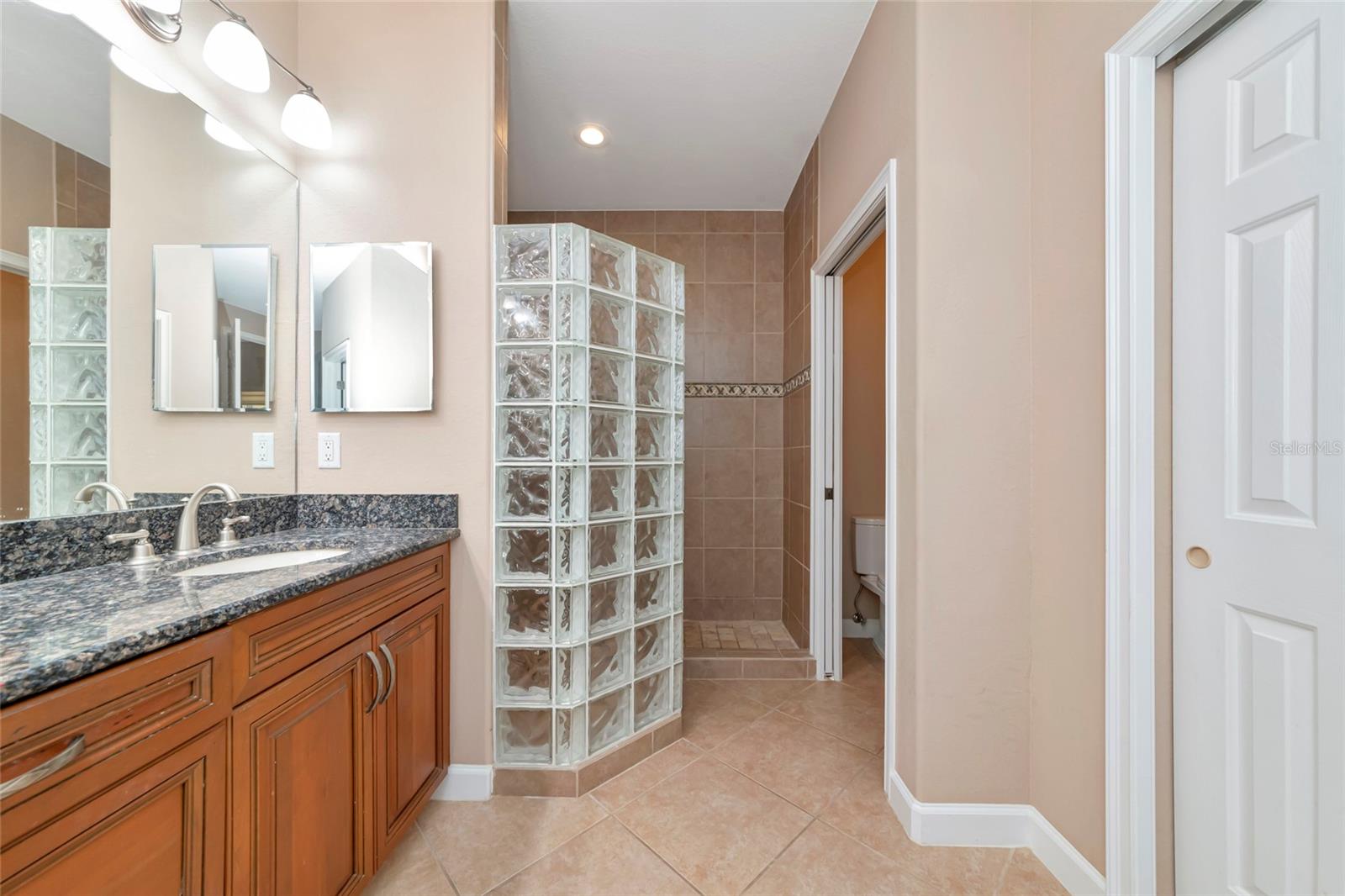 Image 29 of 87 For 206 Bella Vista Terrace 29c